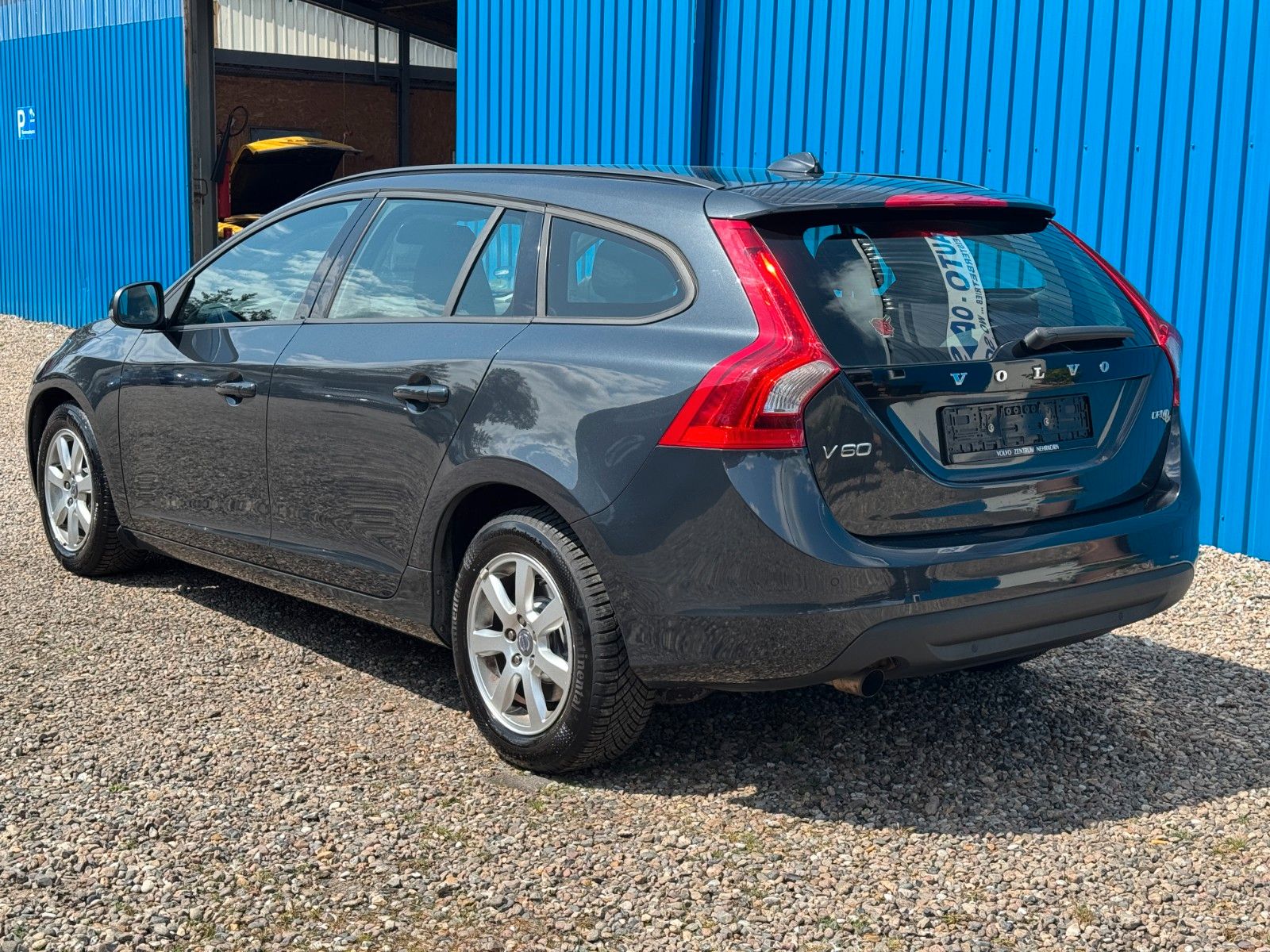 Fahrzeugabbildung Volvo V60 Kombi**Kinetic**Klima**Navi**HU 01/2026**