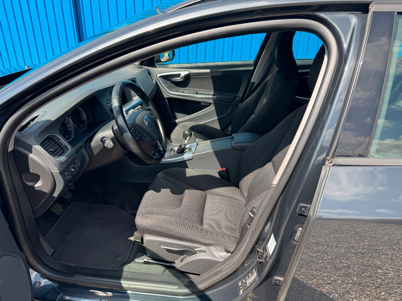 Fahrzeugabbildung Volvo V60 Kombi**Kinetic**Klima**Navi**HU 01/2026**