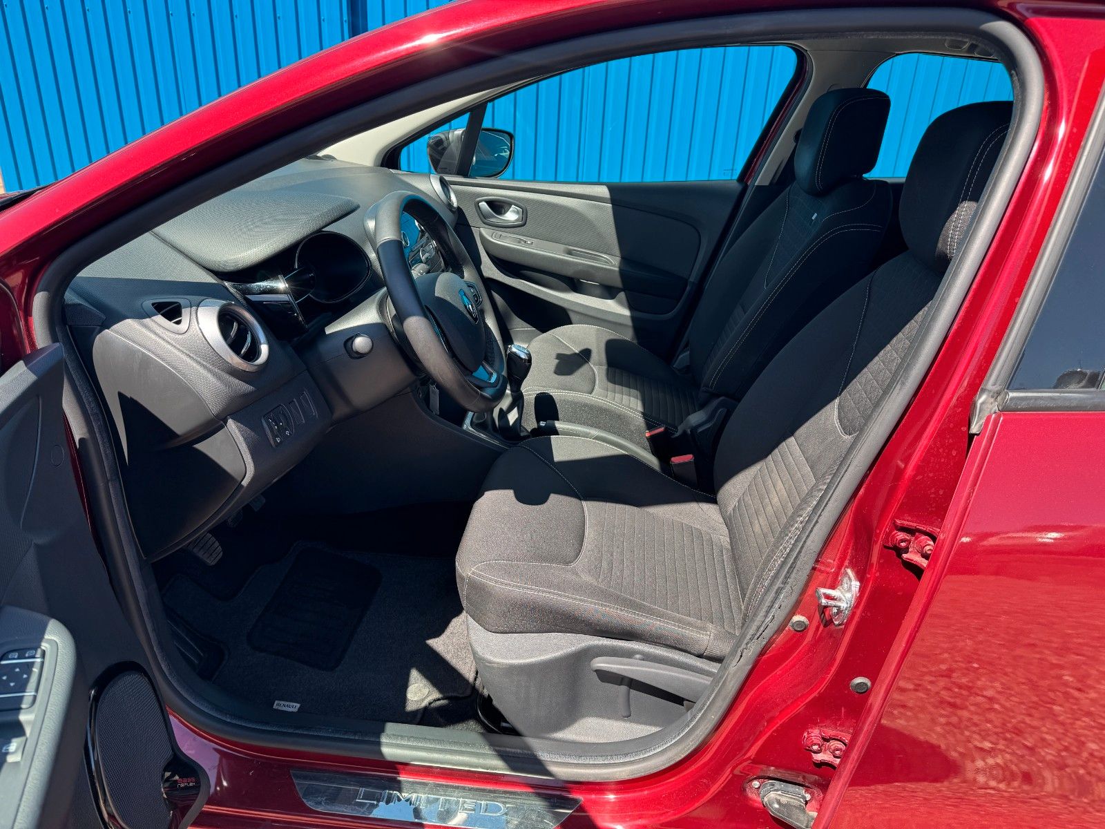 Fahrzeugabbildung Renault Clio IV Grandtour**Limited**Temp*Klima**EURO 6**