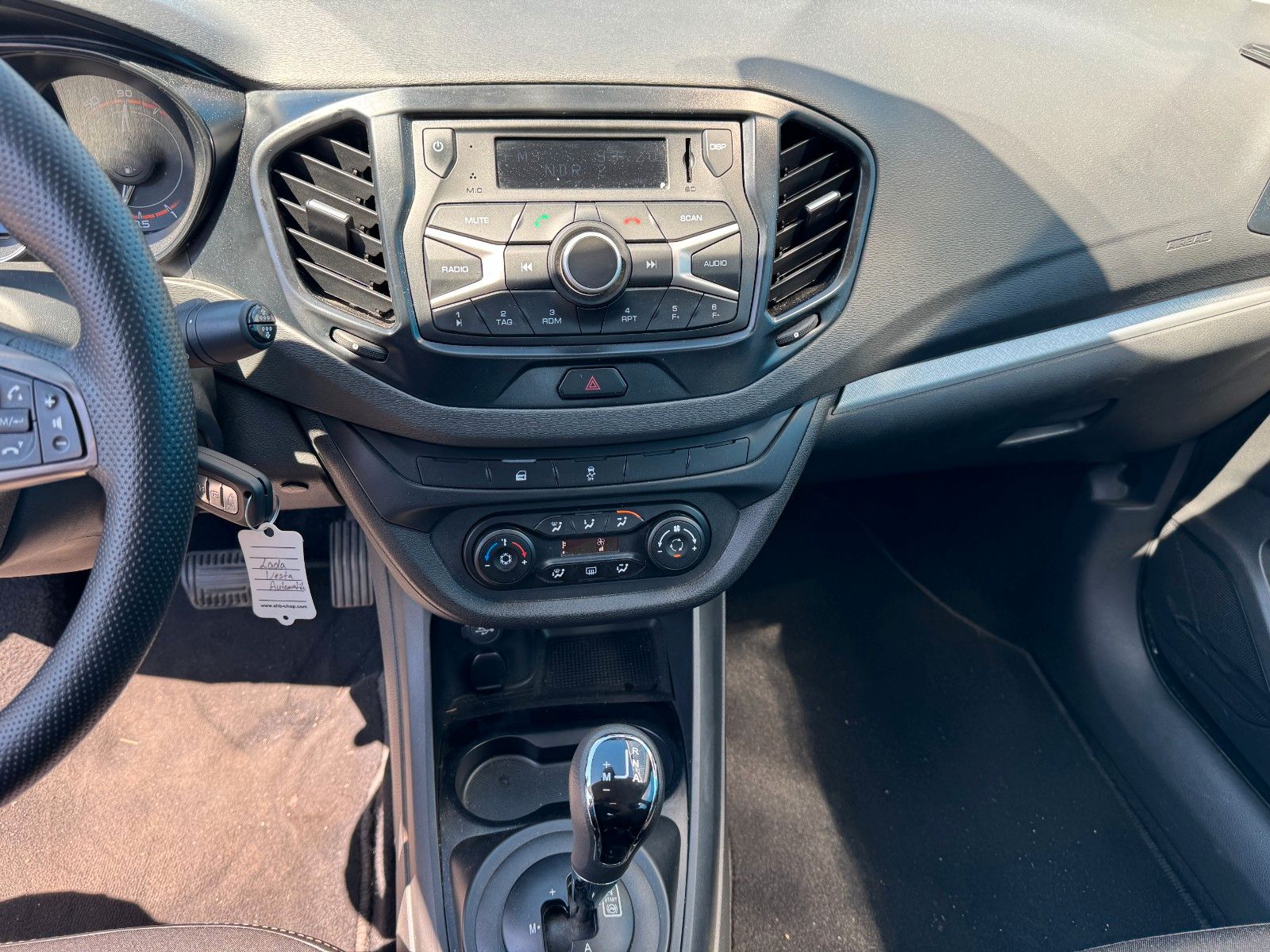 Fahrzeugabbildung Lada Vesta**Automatik**SHZ**Klima**PDC**Allwetter**