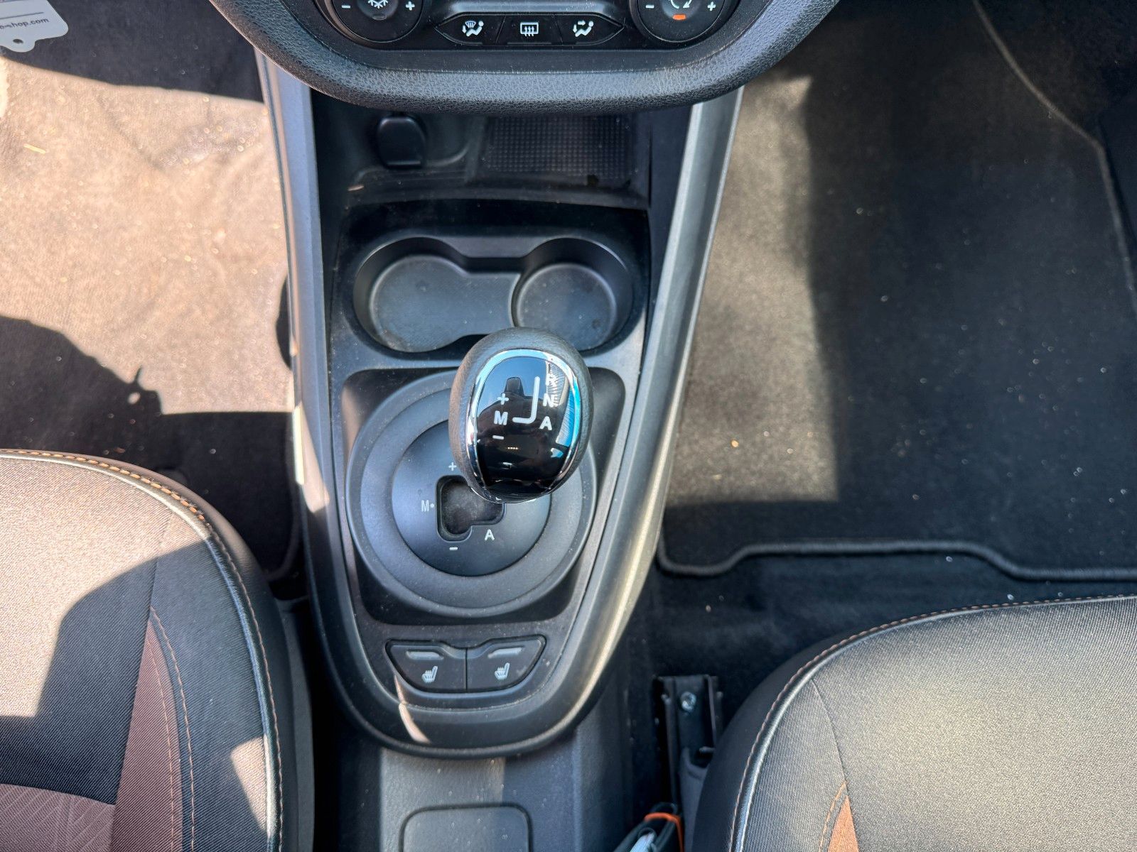 Fahrzeugabbildung Lada Vesta**Automatik**SHZ**Klima**PDC**Allwetter**