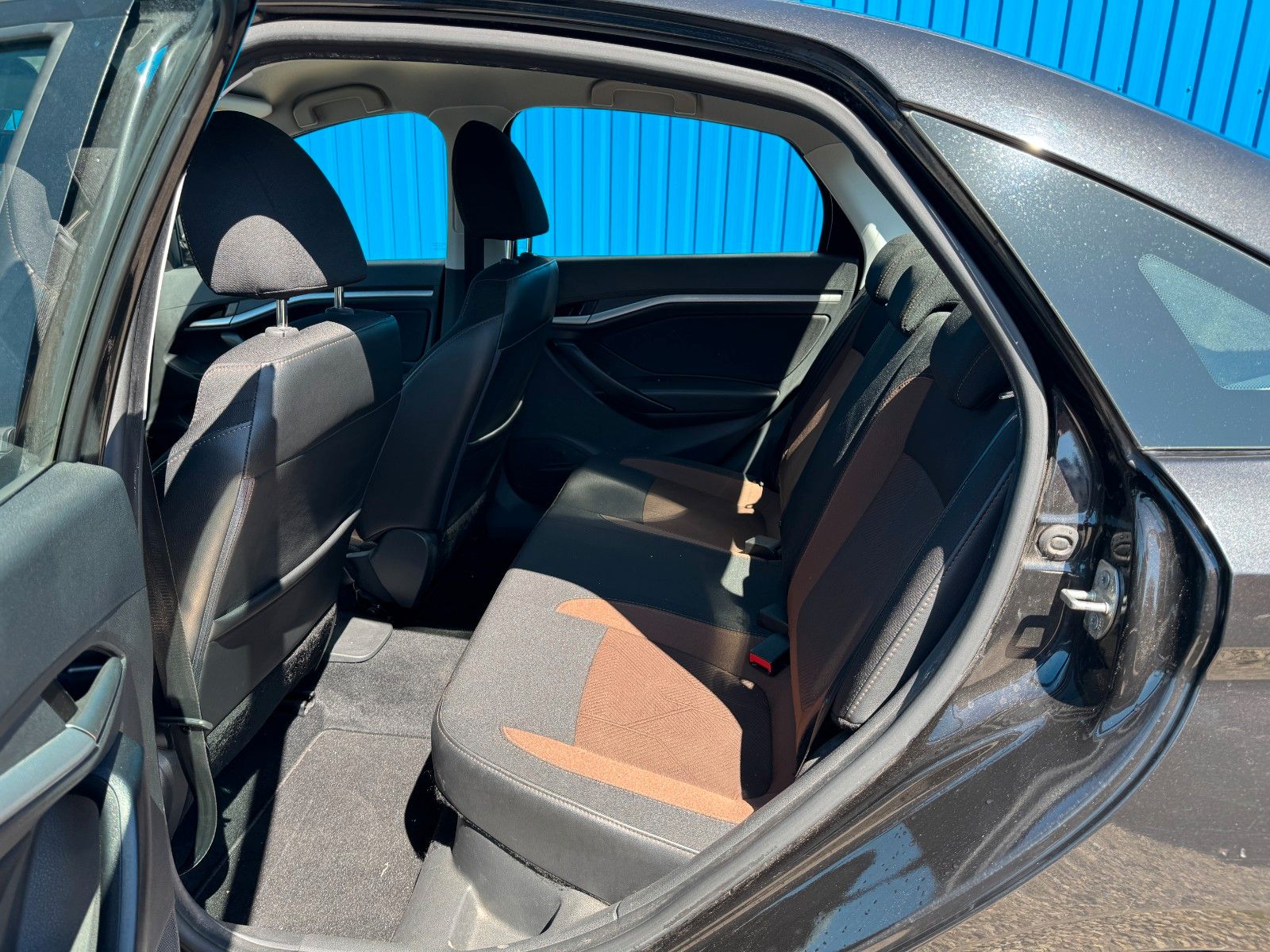 Fahrzeugabbildung Lada Vesta**Automatik**SHZ**Klima**PDC**Allwetter**