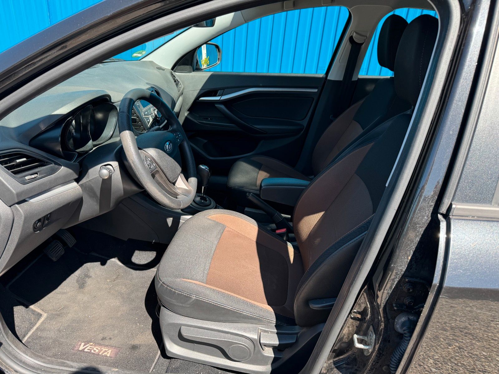 Fahrzeugabbildung Lada Vesta**Automatik**SHZ**Klima**PDC**Allwetter**