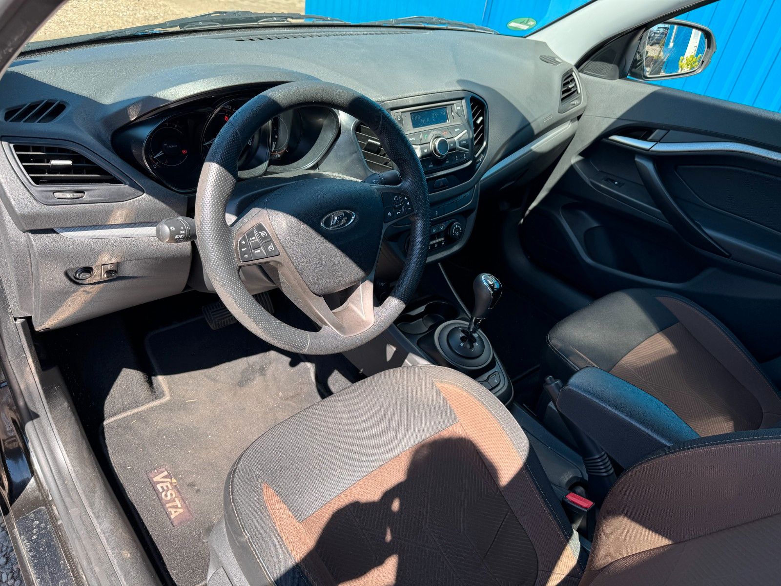 Fahrzeugabbildung Lada Vesta**Automatik**SHZ**Klima**PDC**Allwetter**