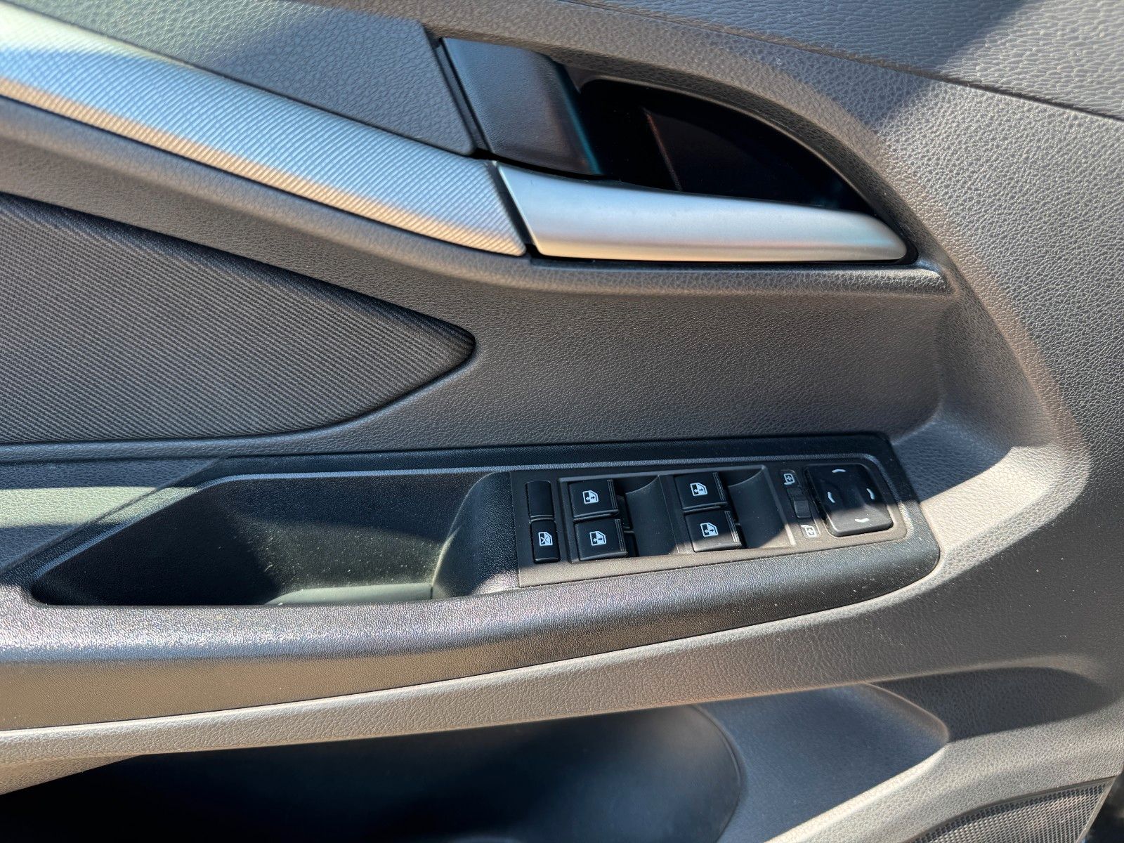 Fahrzeugabbildung Lada Vesta**Automatik**SHZ**Klima**PDC**Allwetter**