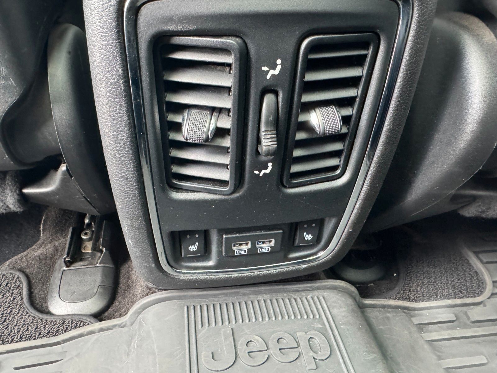 Fahrzeugabbildung Jeep Grand Cherokee 3.0 CRD**Summit**VOLL**EURO 5**