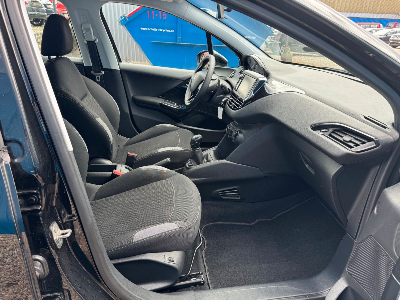 Fahrzeugabbildung Peugeot 208**Active**AHK**SHZ**Klima**Tempomat**