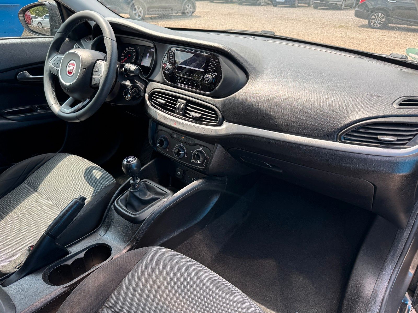 Fahrzeugabbildung Fiat Tipo Kombi**Pop**Klima**Tempomat**