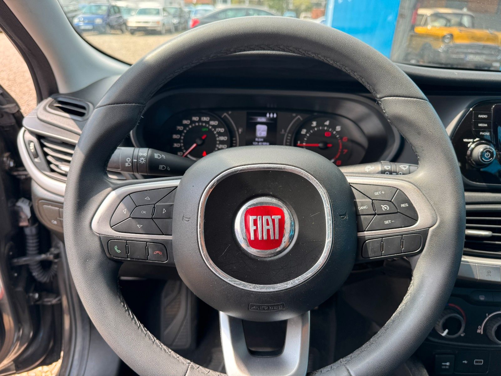 Fahrzeugabbildung Fiat Tipo Kombi**Pop**Klima**Tempomat**