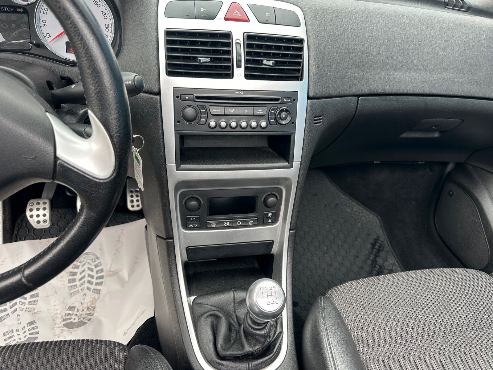 Fahrzeugabbildung Peugeot 307 CC Cabrio-Coupe JBL *AHK*ALLWETTER*KLIMA