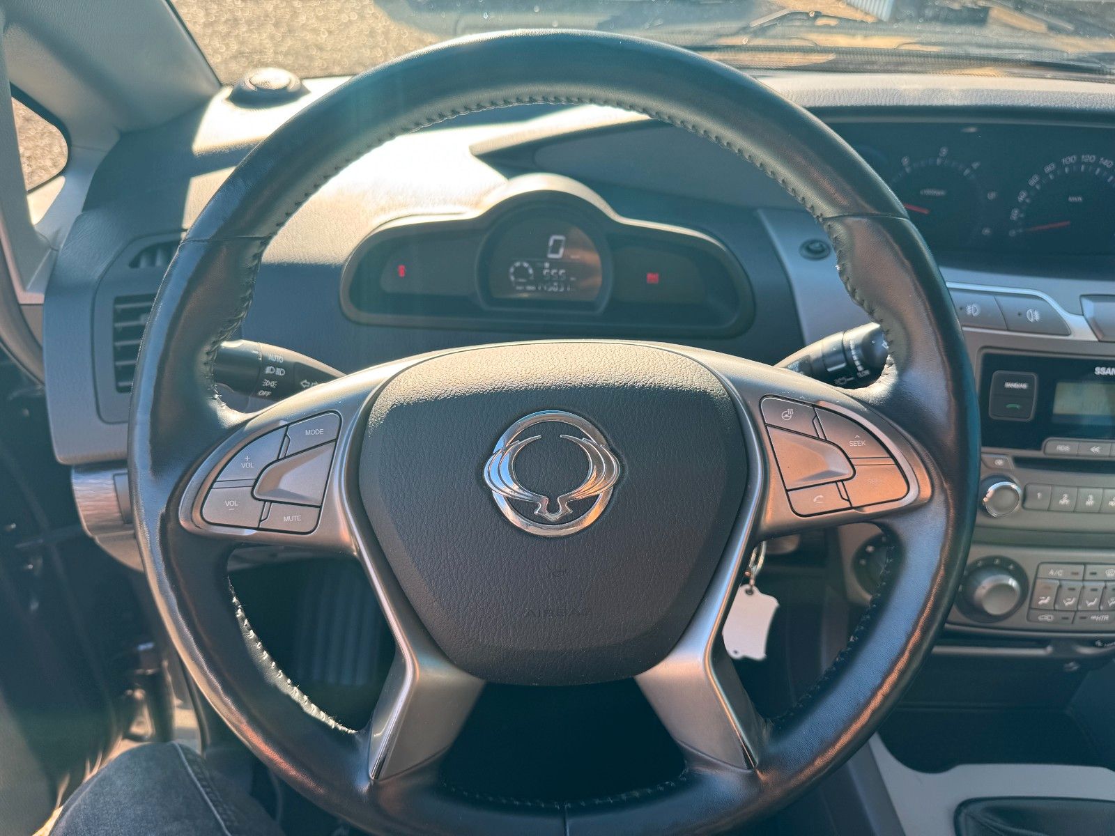 Fahrzeugabbildung Ssangyong Rodius Turismo 2WD**7 SITZER**Klima**LEDER**