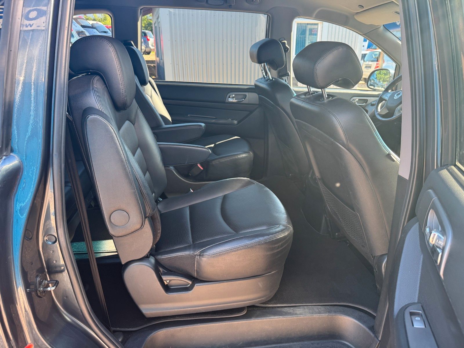 Fahrzeugabbildung Ssangyong Rodius Turismo 2WD**7 SITZER**Klima**LEDER**