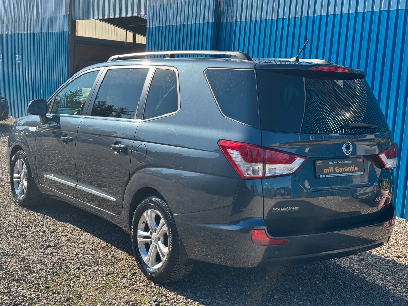 Fahrzeugabbildung Ssangyong Rodius Turismo 2WD**7 SITZER**Klima**LEDER**