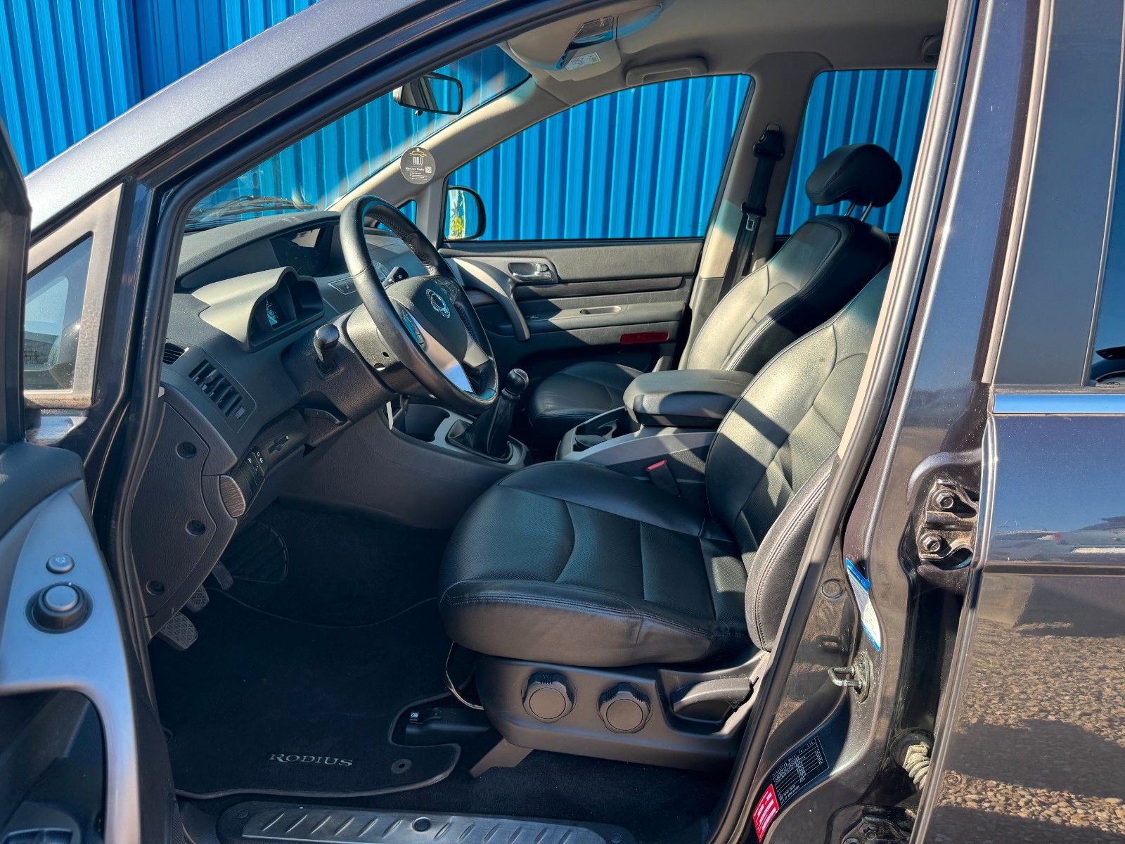 Fahrzeugabbildung Ssangyong Rodius Turismo 2WD**7 SITZER**Klima**LEDER**