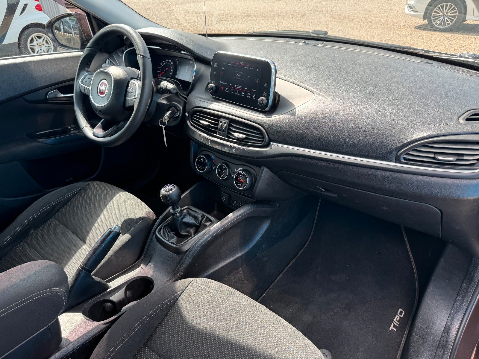 Fahrzeugabbildung Fiat Tipo**Lounge**Navi**Tempo**SHZ**