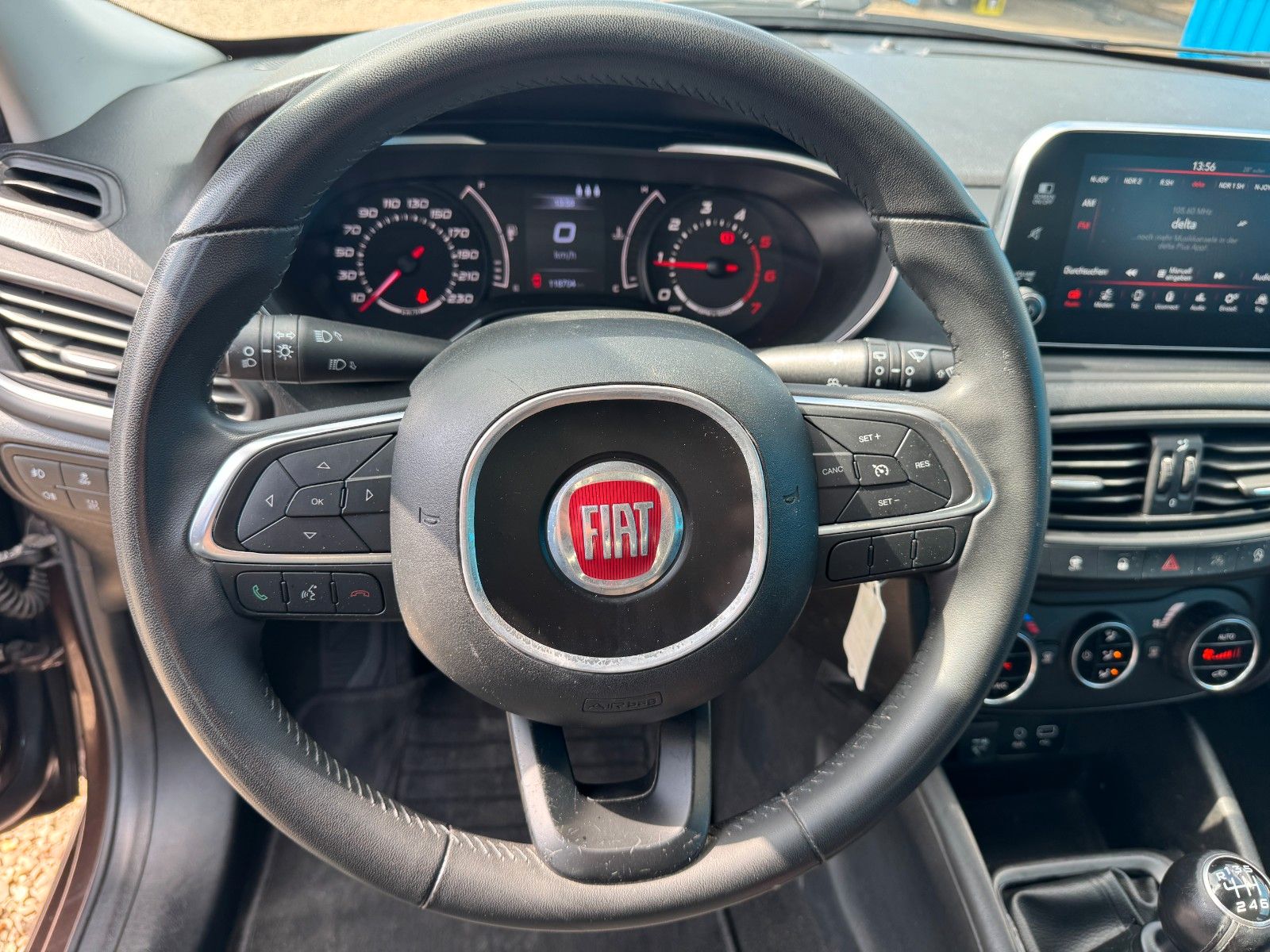 Fahrzeugabbildung Fiat Tipo**Lounge**Navi**Tempo**SHZ**