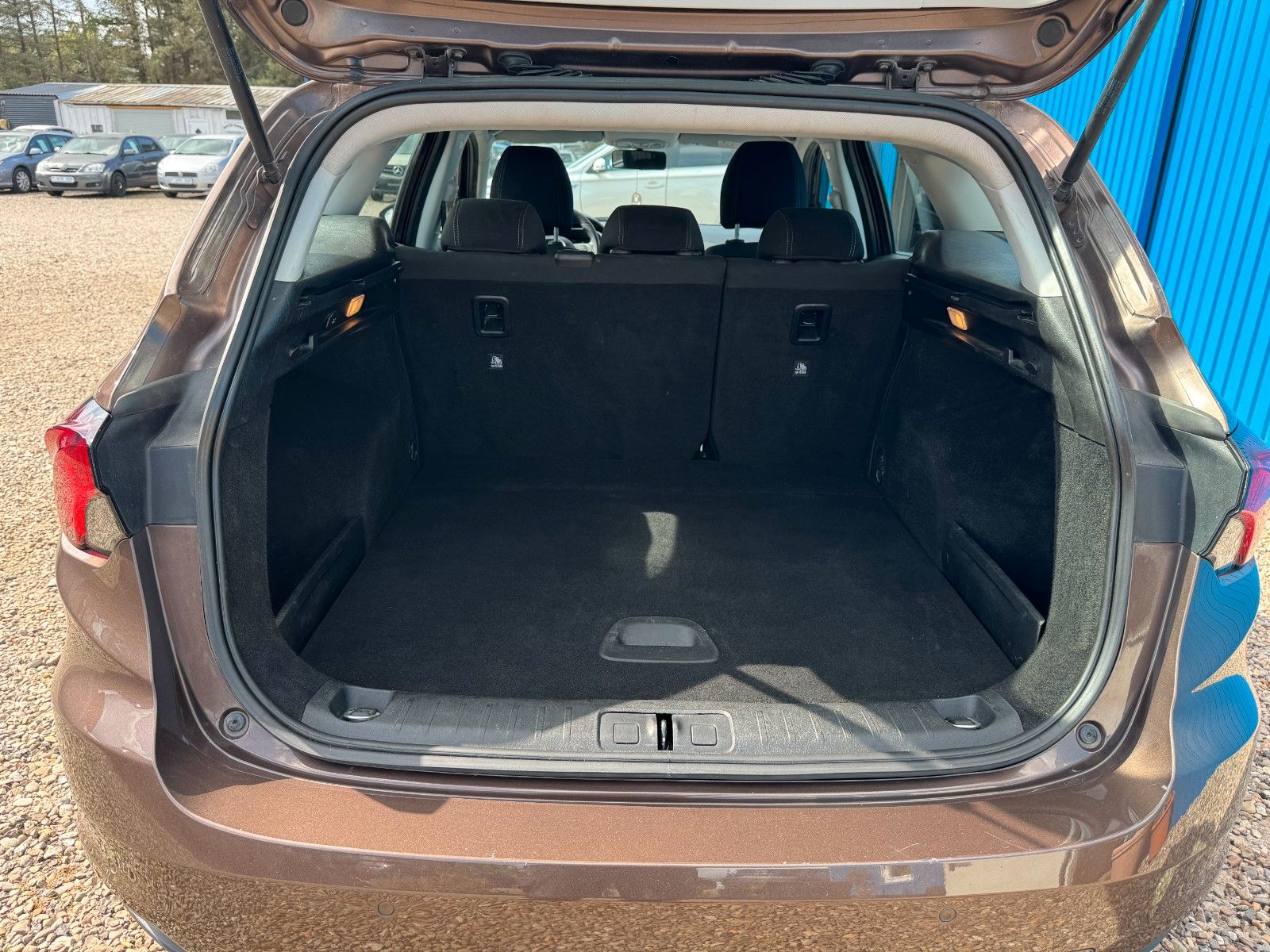 Fahrzeugabbildung Fiat Tipo**Lounge**Navi**Tempo**SHZ**