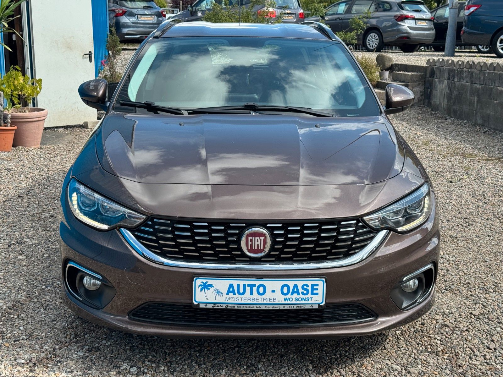Fahrzeugabbildung Fiat Tipo**Lounge**Navi**Tempo**SHZ**