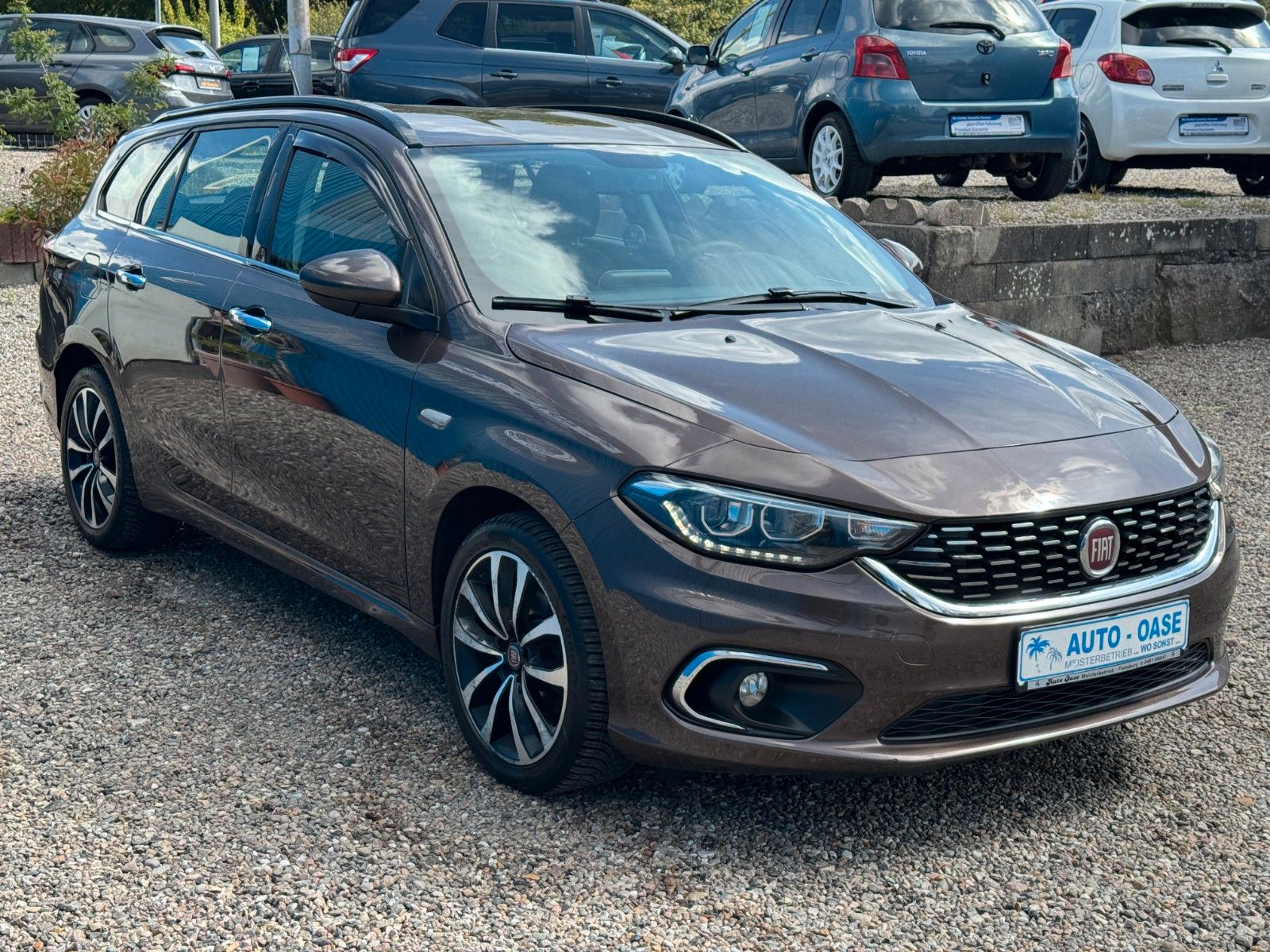 Fahrzeugabbildung Fiat Tipo**Lounge**Navi**Tempo**SHZ**
