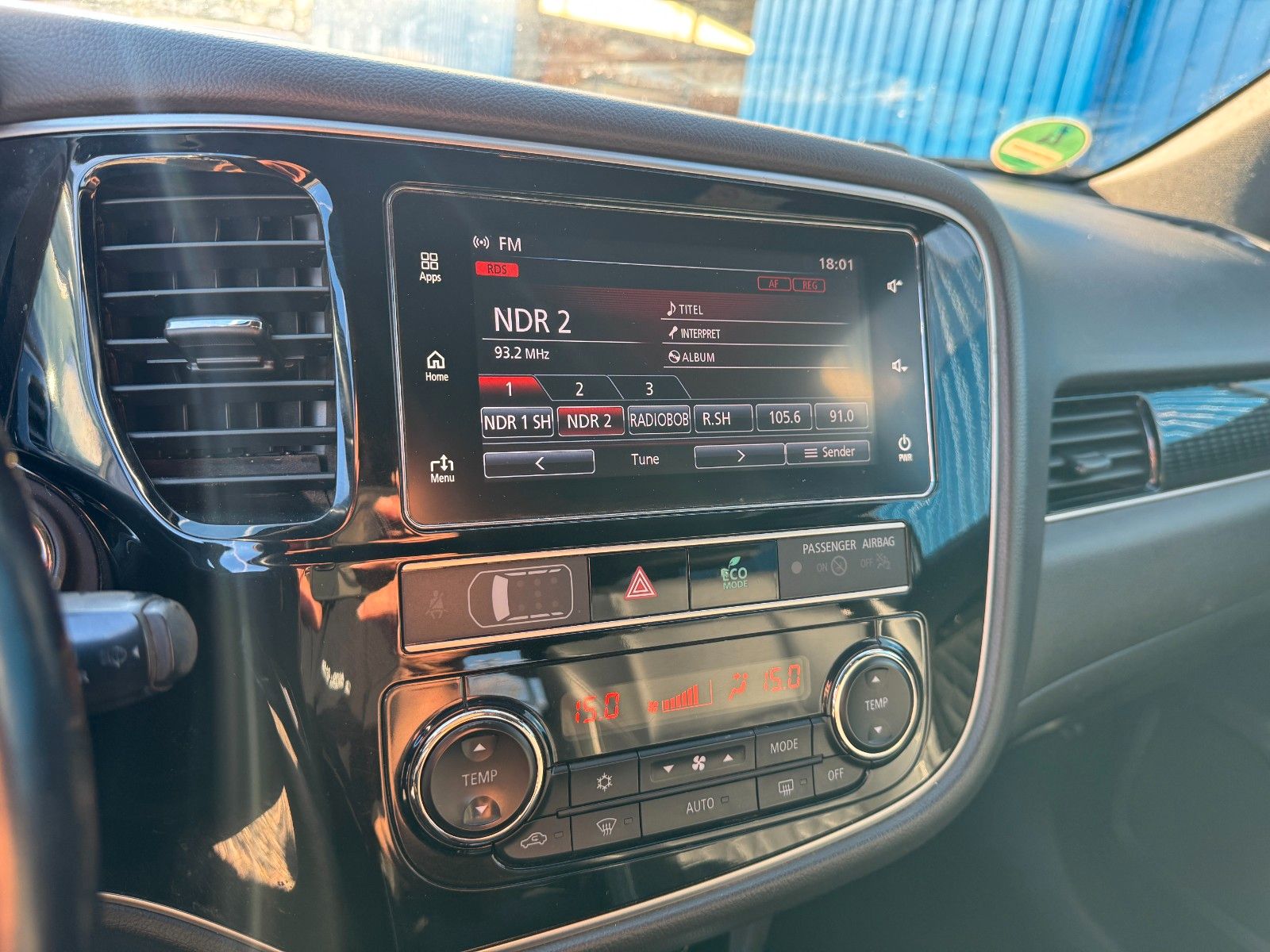 Fahrzeugabbildung Mitsubishi Outlander PHEV**Intro Edition**4WD