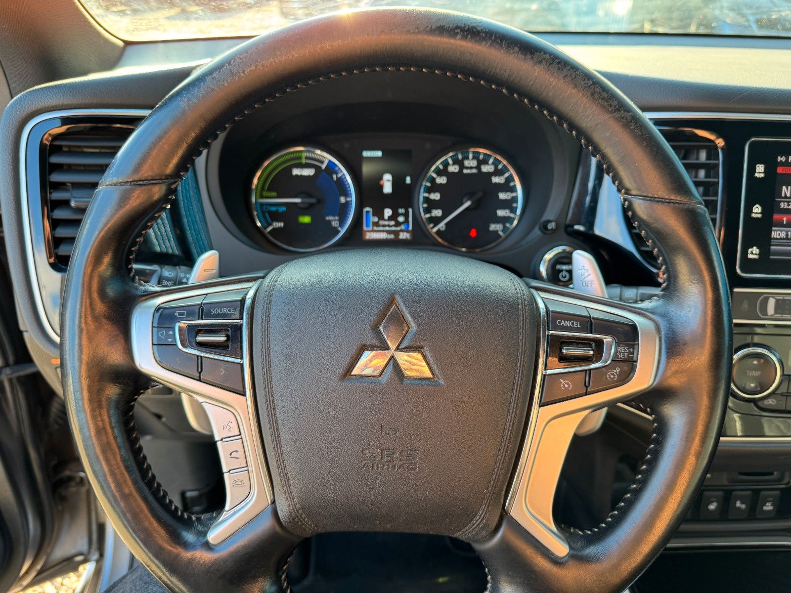 Fahrzeugabbildung Mitsubishi Outlander PHEV**Intro Edition**4WD