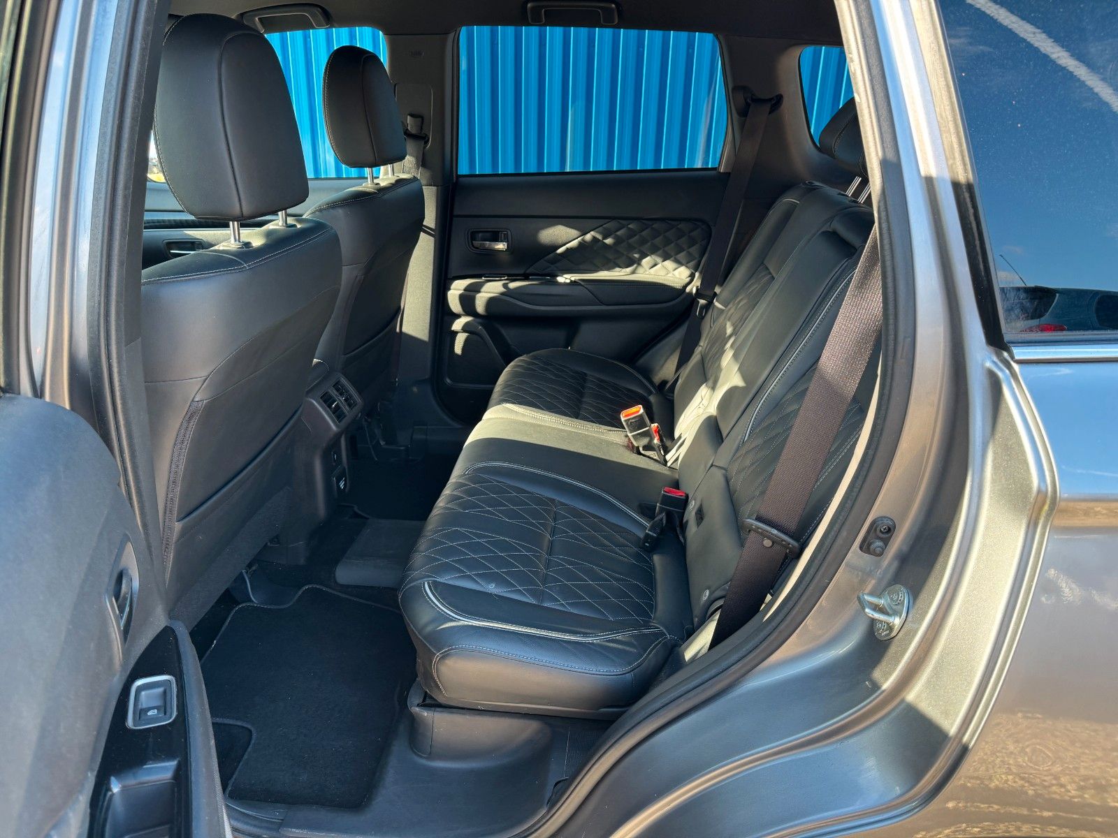 Fahrzeugabbildung Mitsubishi Outlander PHEV**Intro Edition**4WD