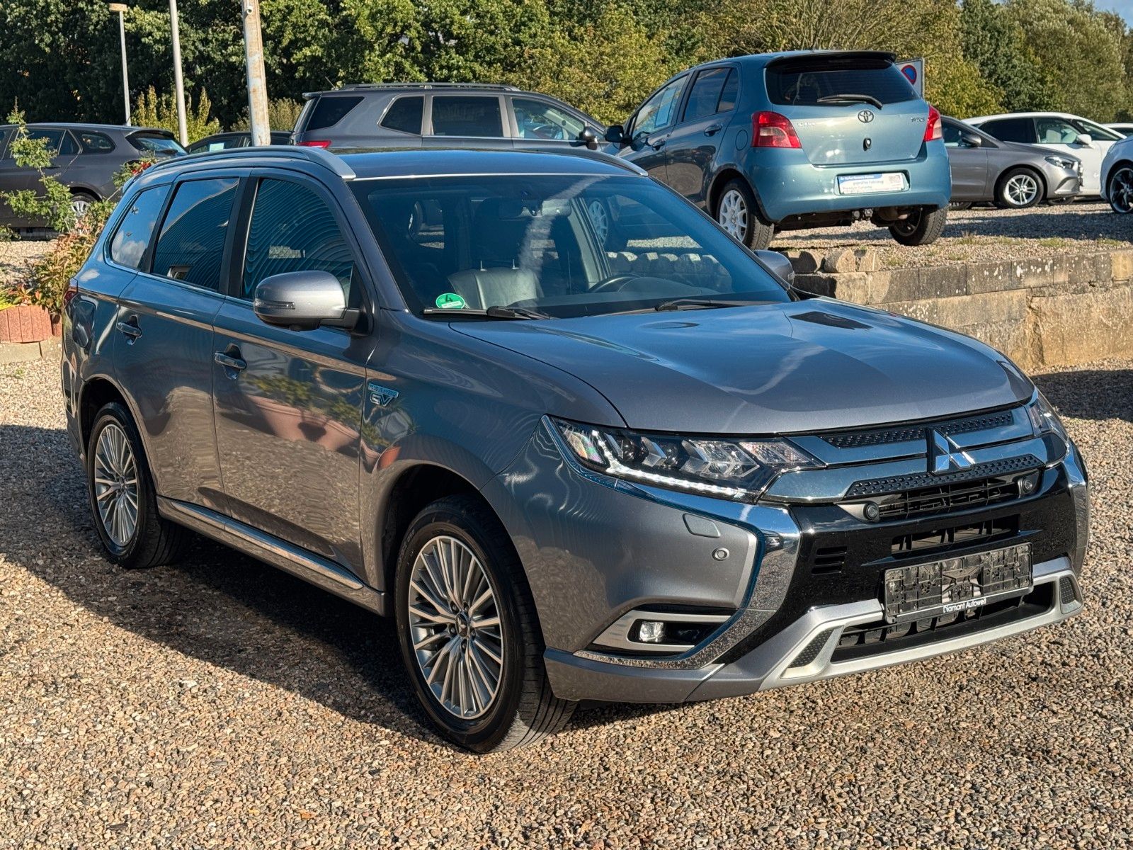 Fahrzeugabbildung Mitsubishi Outlander PHEV**Intro Edition**4WD