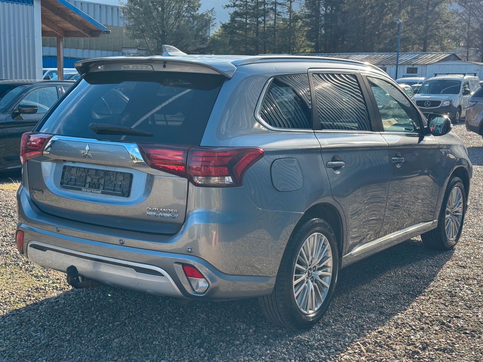 Fahrzeugabbildung Mitsubishi Outlander PHEV**Intro Edition**4WD