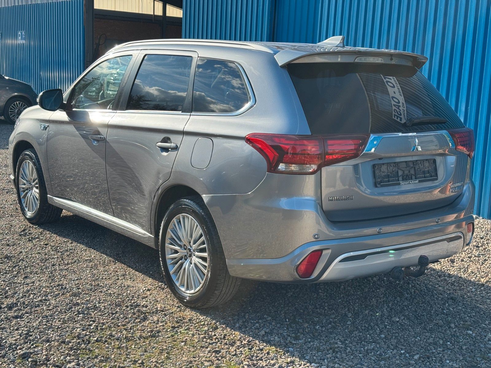 Fahrzeugabbildung Mitsubishi Outlander PHEV**Intro Edition**4WD