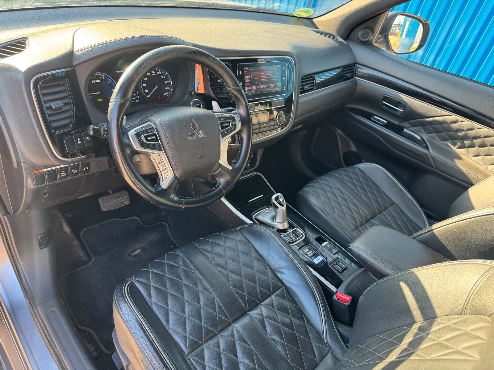 Fahrzeugabbildung Mitsubishi Outlander PHEV**Intro Edition**4WD