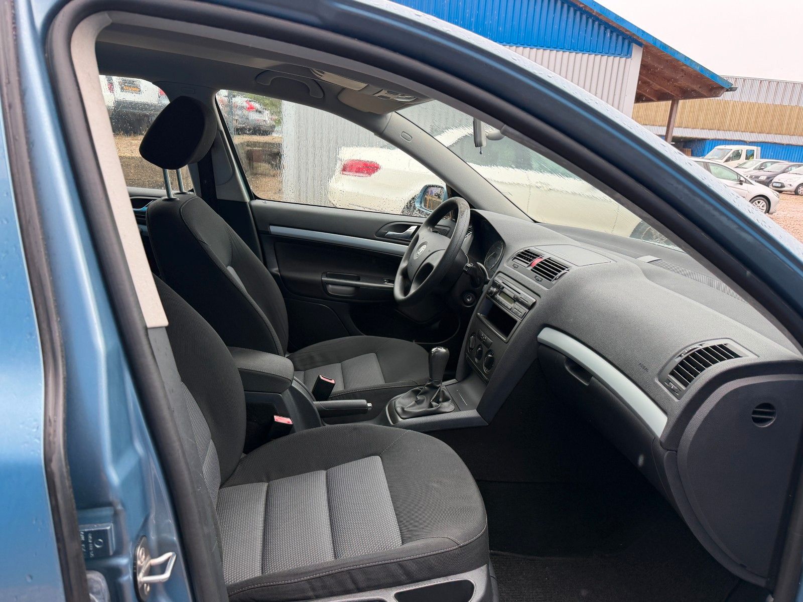 Fahrzeugabbildung SKODA Octavia Lim.**Ambiente**Klima**HU 03/28**