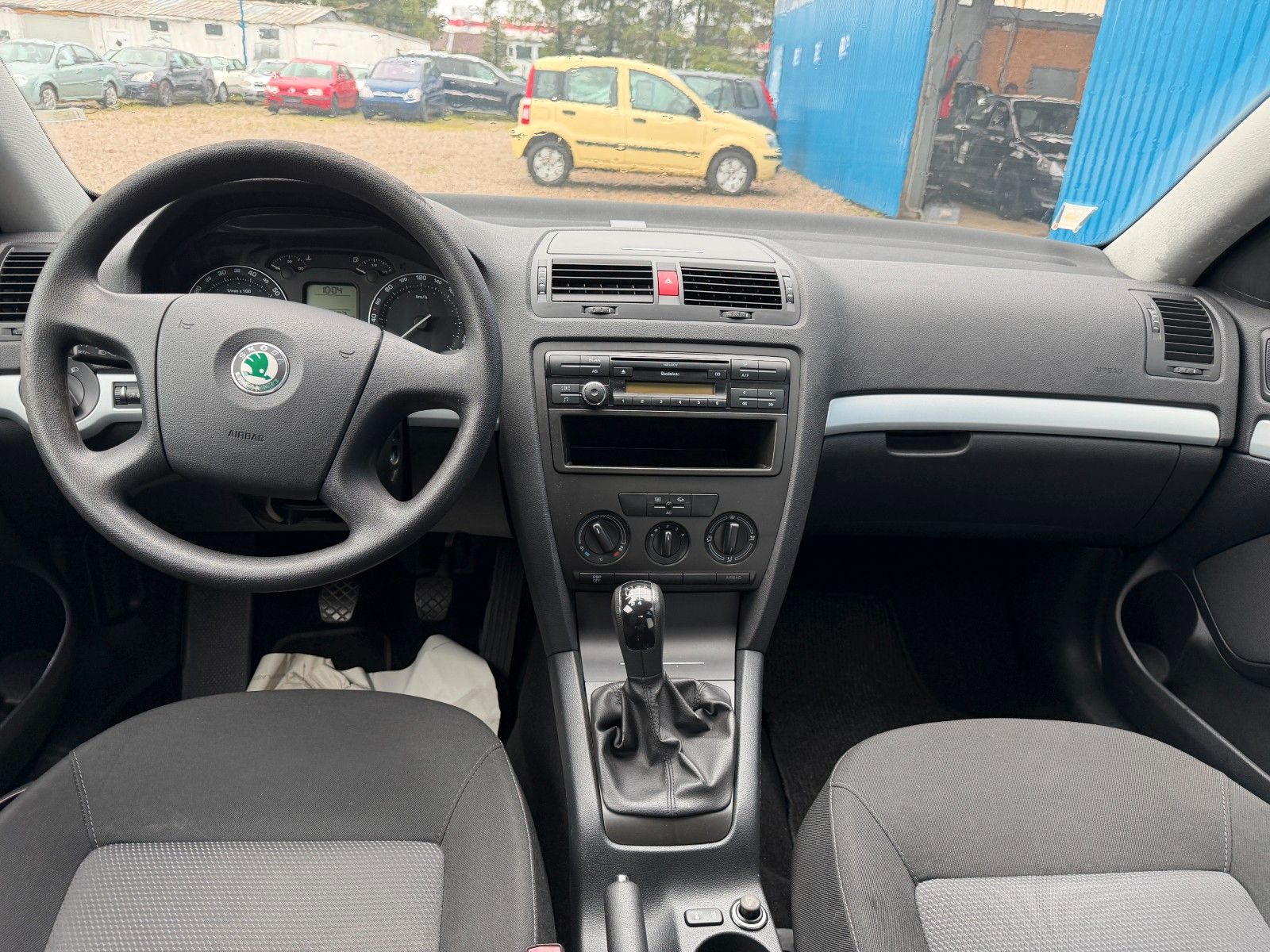 Fahrzeugabbildung SKODA Octavia Lim.**Ambiente**Klima**HU 03/28**