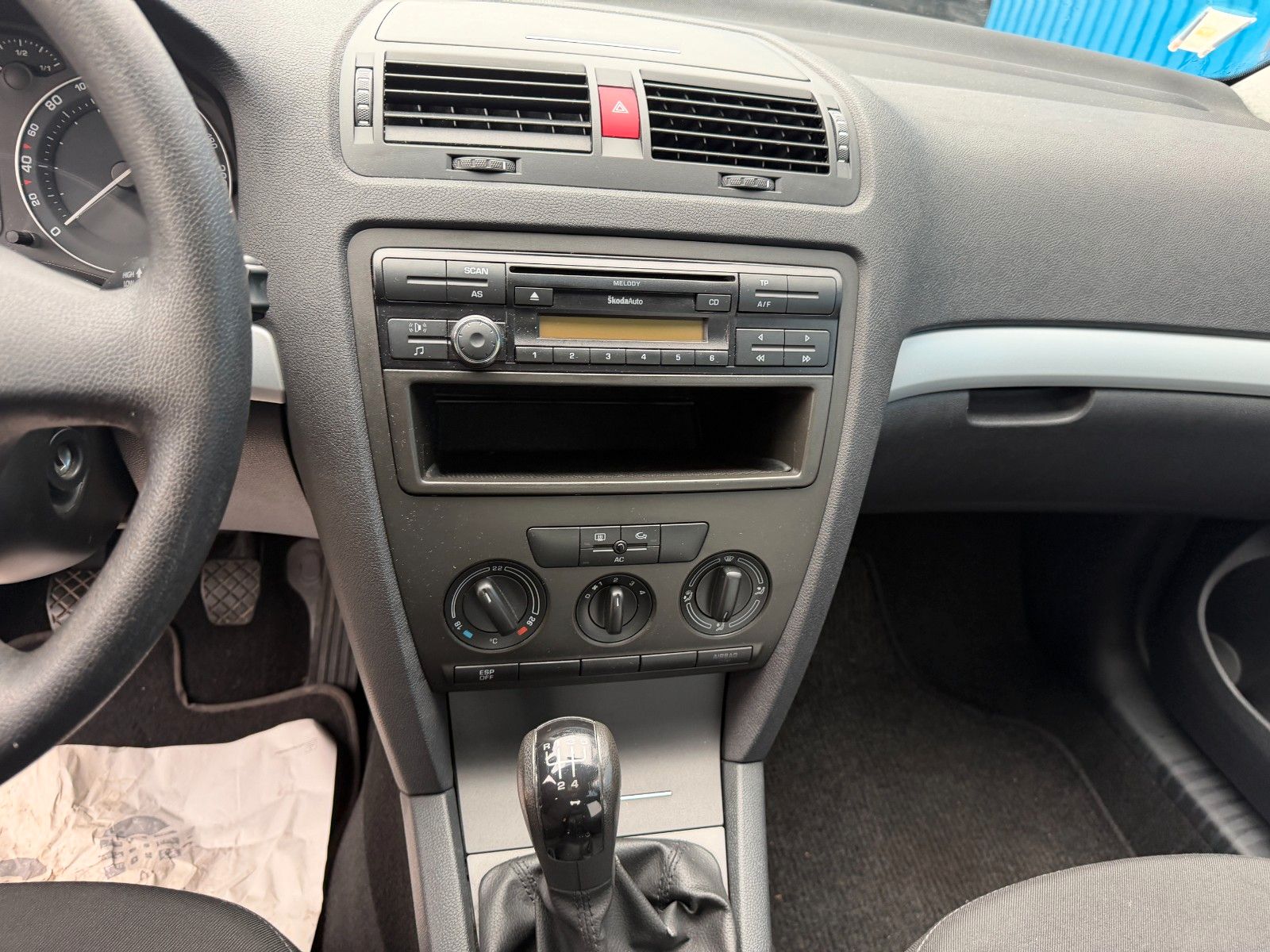Fahrzeugabbildung SKODA Octavia Lim.**Ambiente**Klima**HU 03/28**