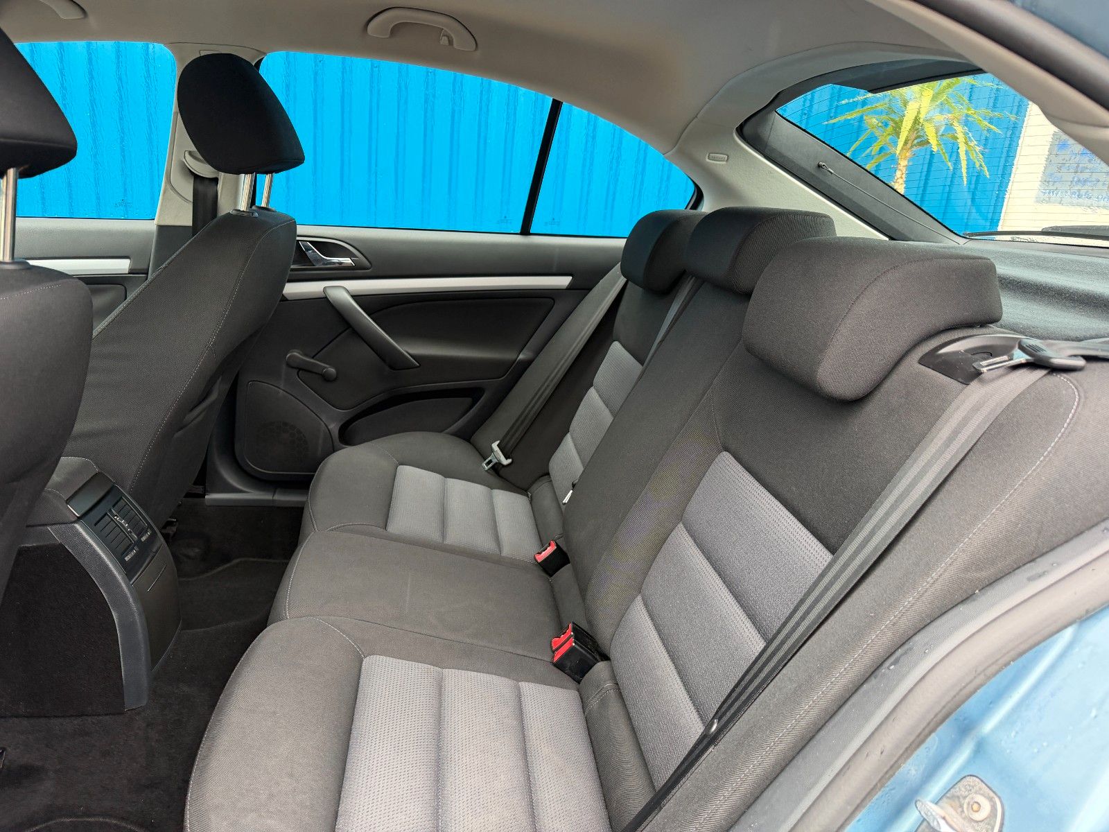Fahrzeugabbildung SKODA Octavia Lim.**Ambiente**Klima**HU 03/28**