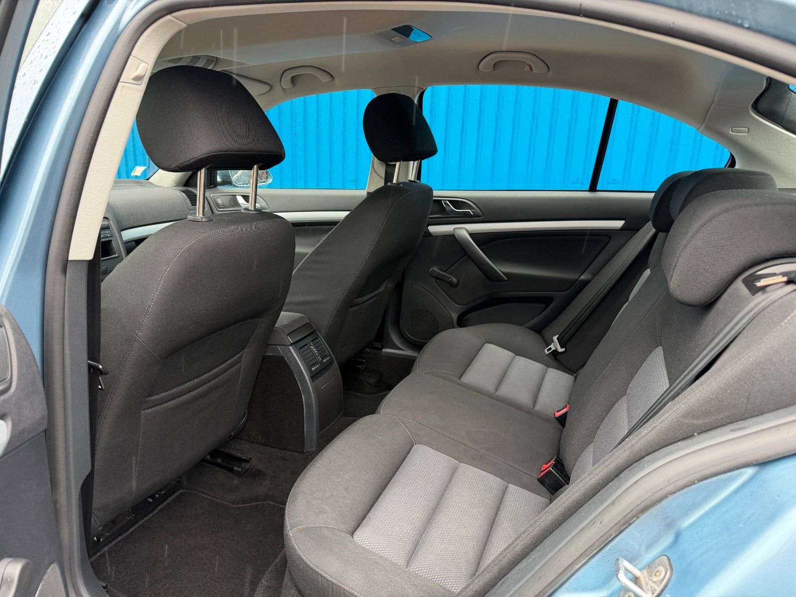 Fahrzeugabbildung SKODA Octavia Lim.**Ambiente**Klima**HU 03/28**