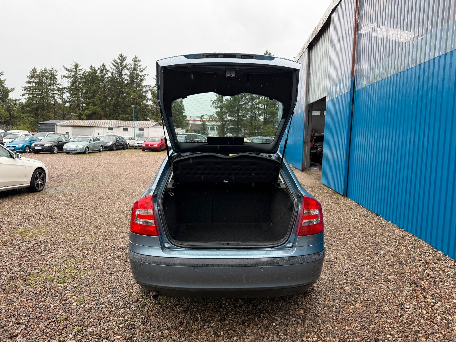 Fahrzeugabbildung SKODA Octavia Lim.**Ambiente**Klima**HU 03/28**