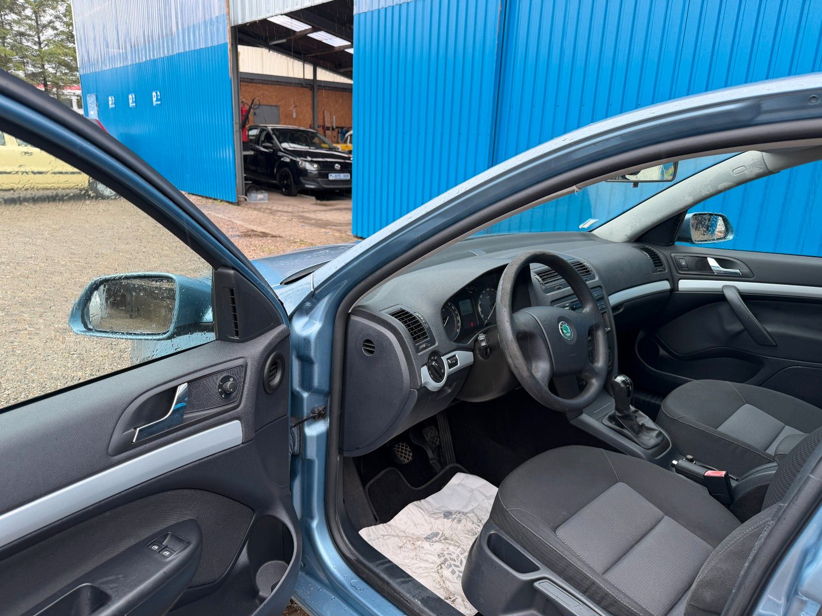 Fahrzeugabbildung SKODA Octavia Lim.**Ambiente**Klima**HU 03/28**