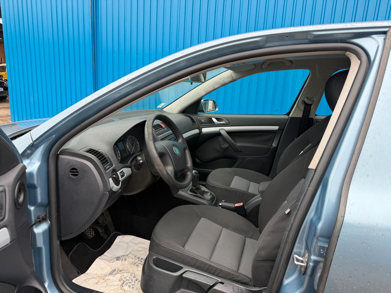Fahrzeugabbildung SKODA Octavia Lim.**Ambiente**Klima**HU 03/28**