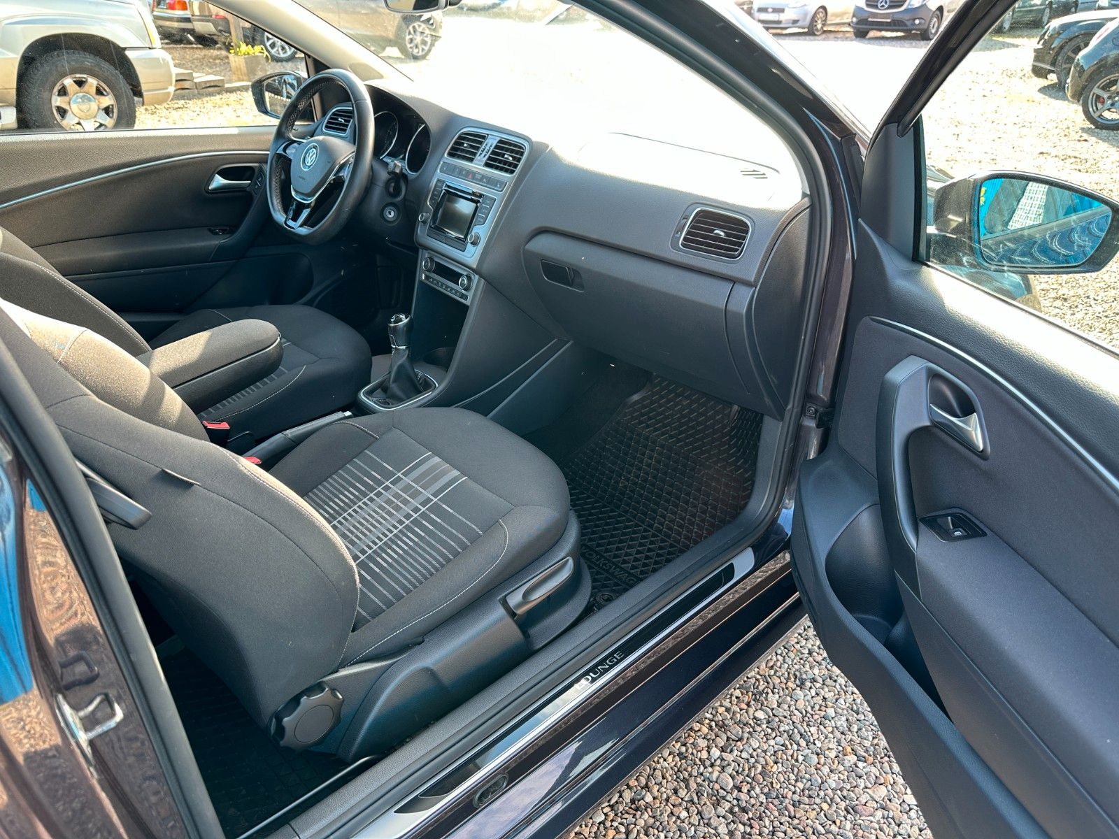 Fahrzeugabbildung Volkswagen Polo V Lounge**1.HAND**69 TKM**