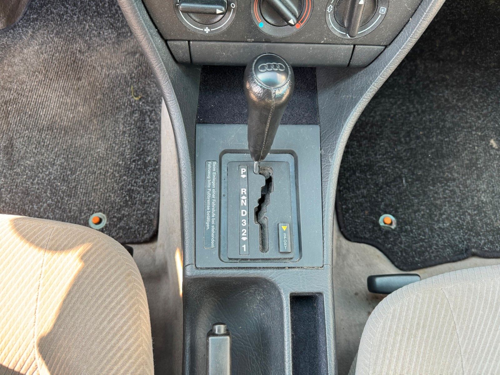 Fahrzeugabbildung Audi 100 **Automatik**HU 11/2025**