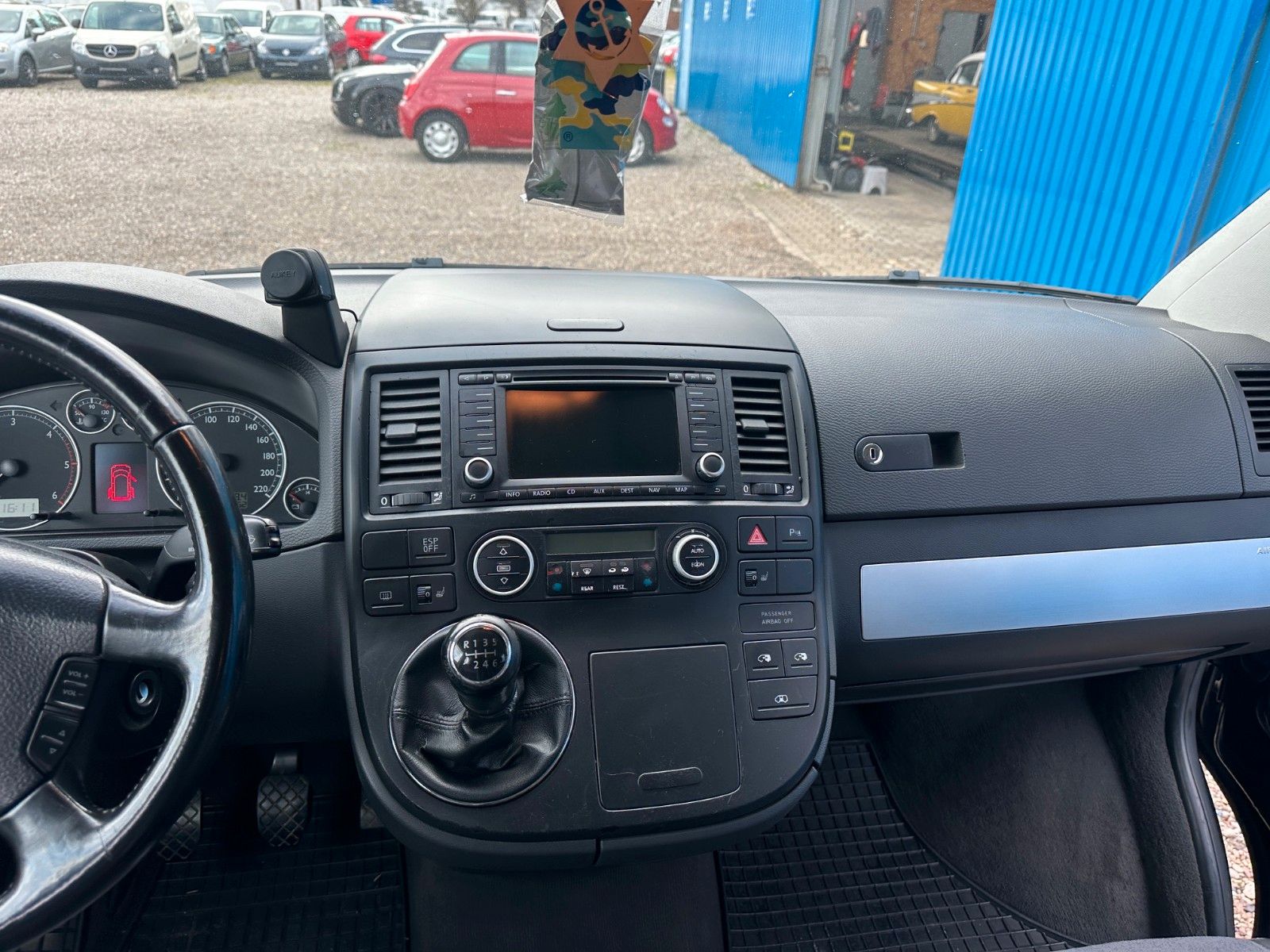 Fahrzeugabbildung Volkswagen T5 Transporter Bus Multivan**Camperausrüstung**