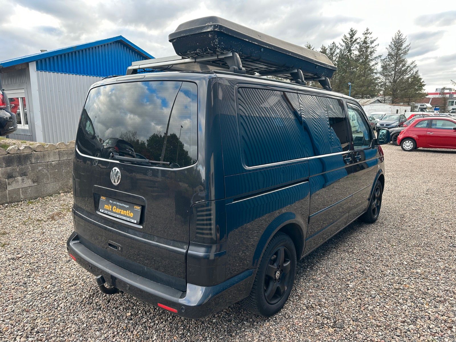 Fahrzeugabbildung Volkswagen T5 Transporter Bus Multivan**Camperausrüstung**