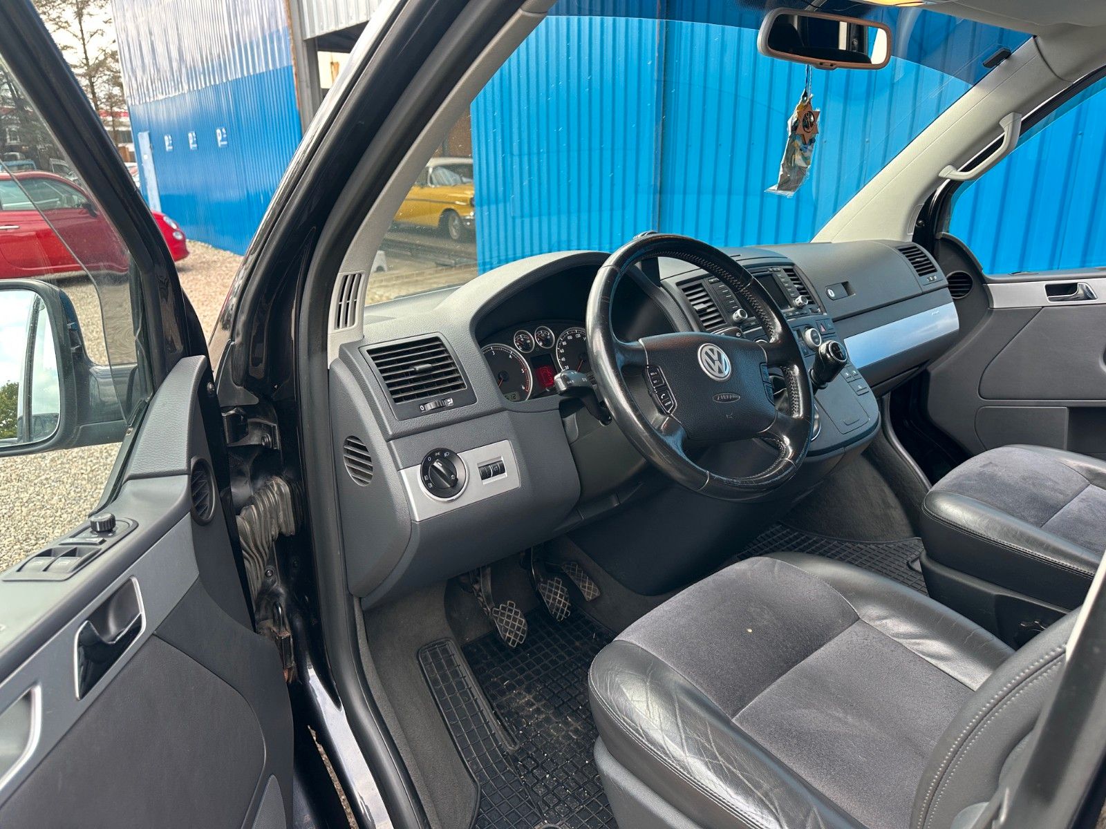 Fahrzeugabbildung Volkswagen T5 Transporter Bus Multivan**Camperausrüstung**