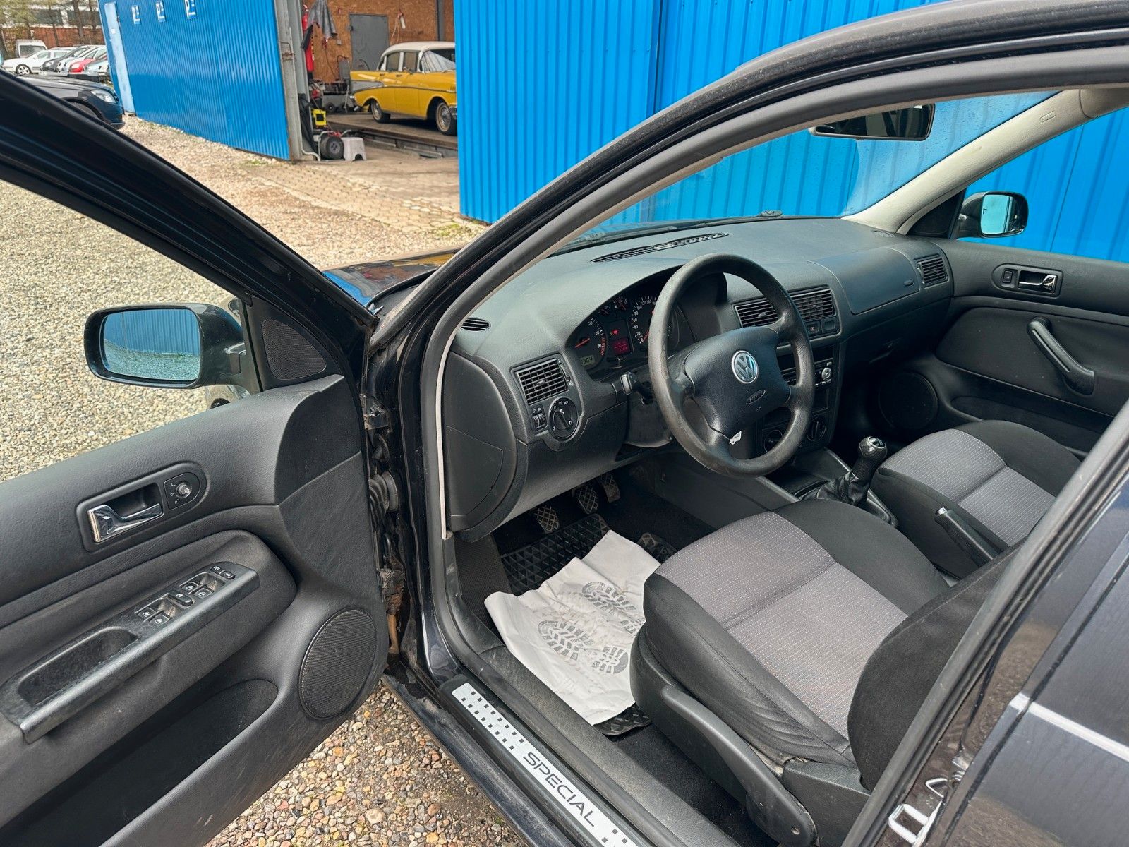 Fahrzeugabbildung Volkswagen Golf 1.6 Comfortline**Schiebedach*AHK*Klima**