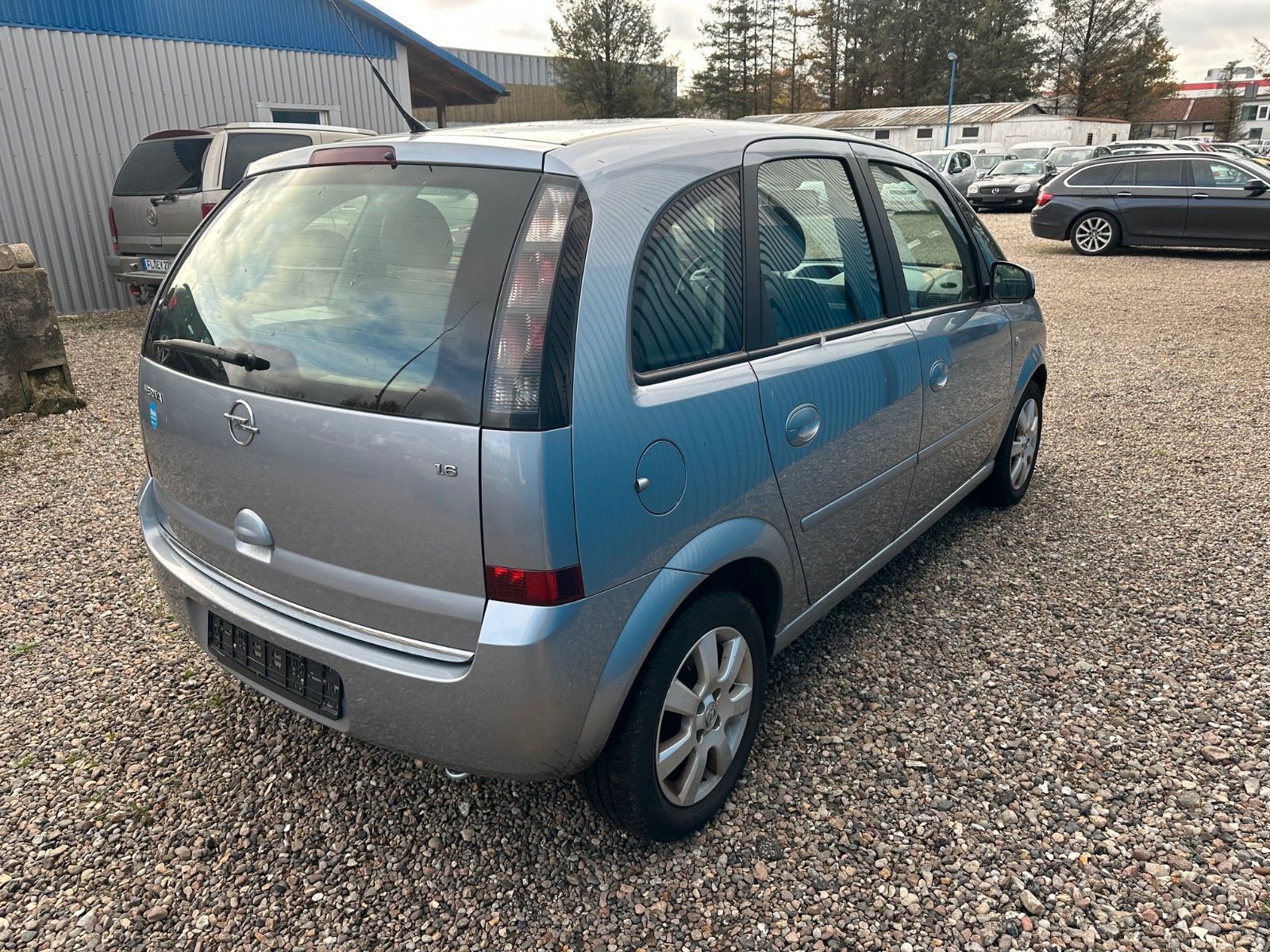 Fahrzeugabbildung Opel Meriva**Allwetterreifen*Klimaautomaik**