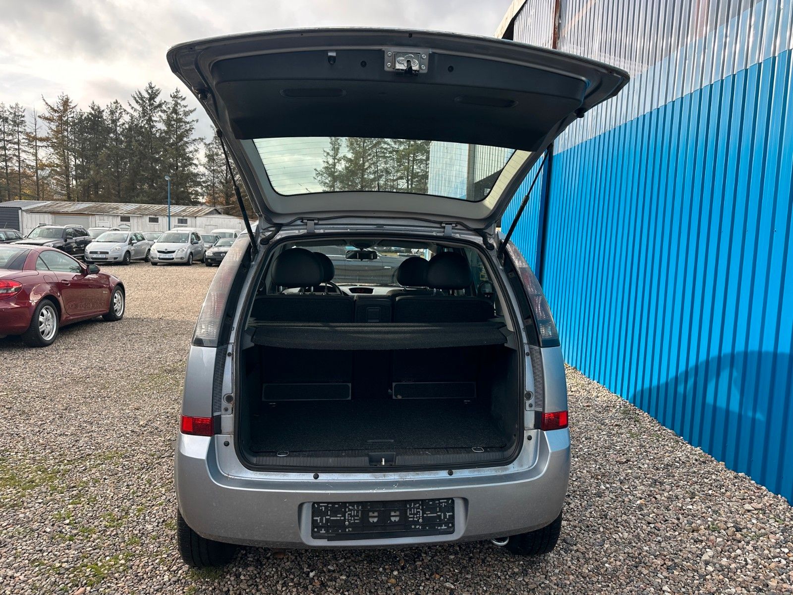 Fahrzeugabbildung Opel Meriva**Allwetterreifen*Klimaautomaik**