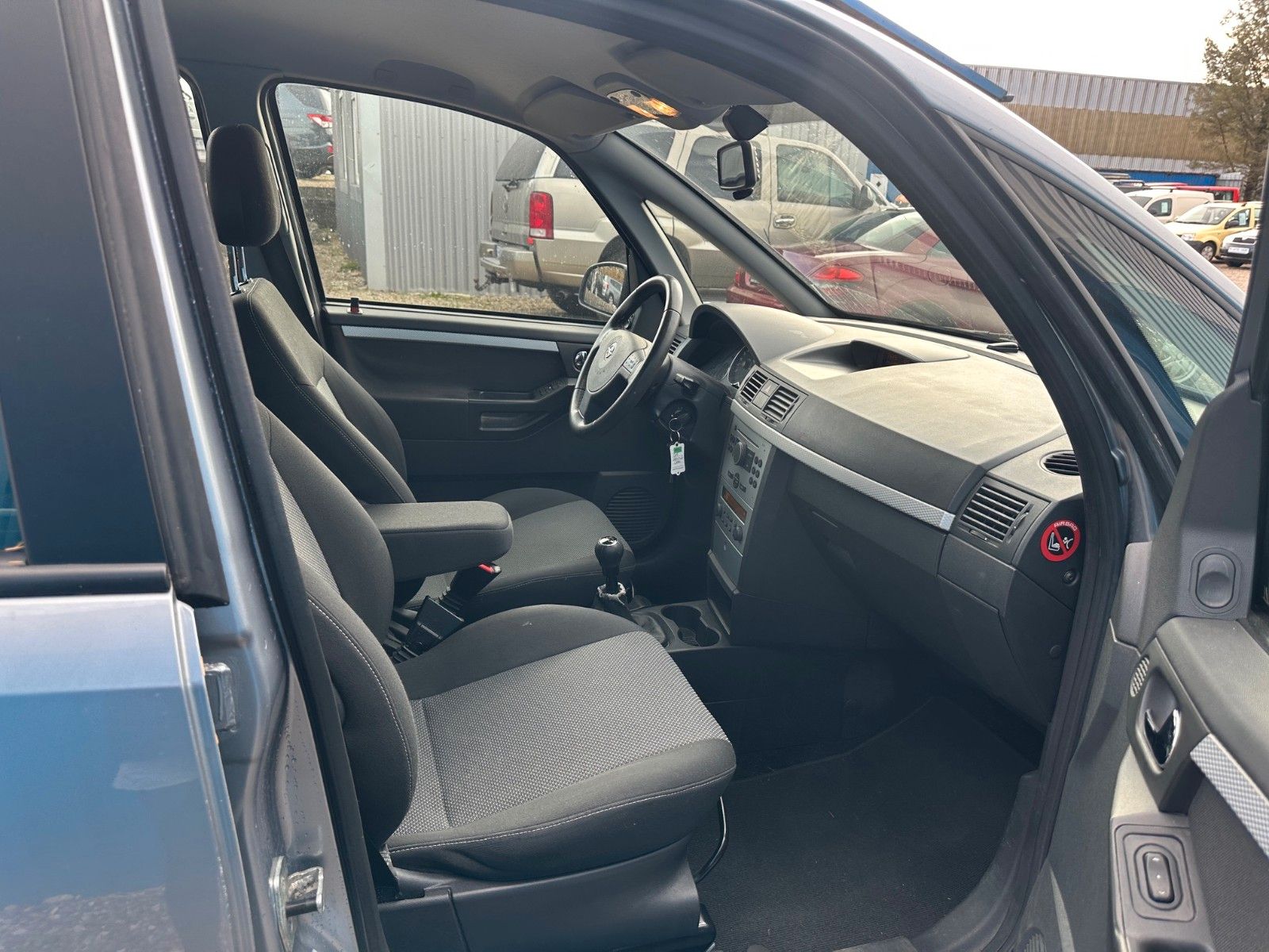 Fahrzeugabbildung Opel Meriva**Allwetterreifen*Klimaautomaik**