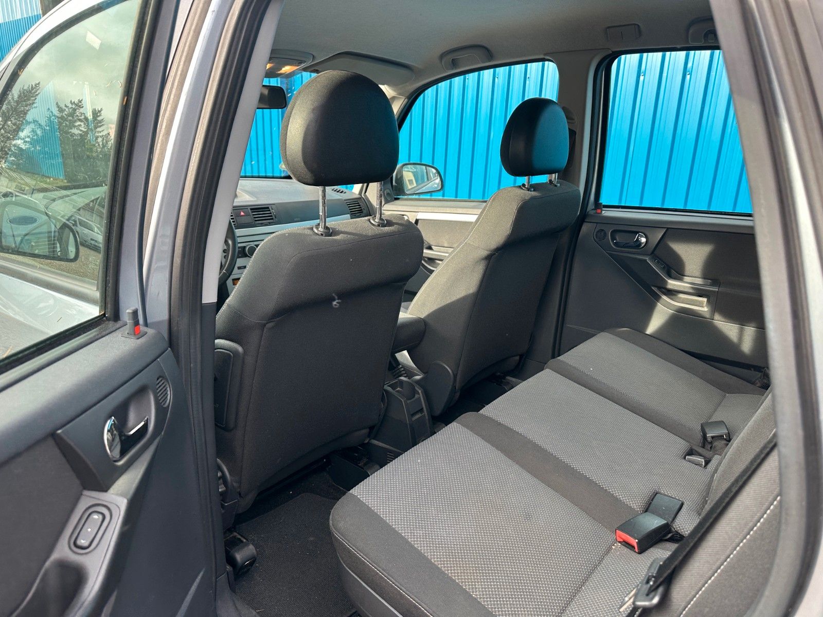 Fahrzeugabbildung Opel Meriva**Allwetterreifen*Klimaautomaik**