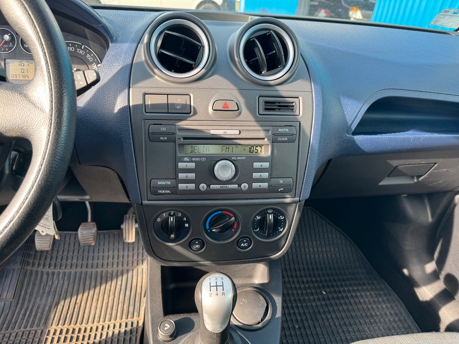 Fahrzeugabbildung Ford Fiesta**Connection**97 TKM**Klima**