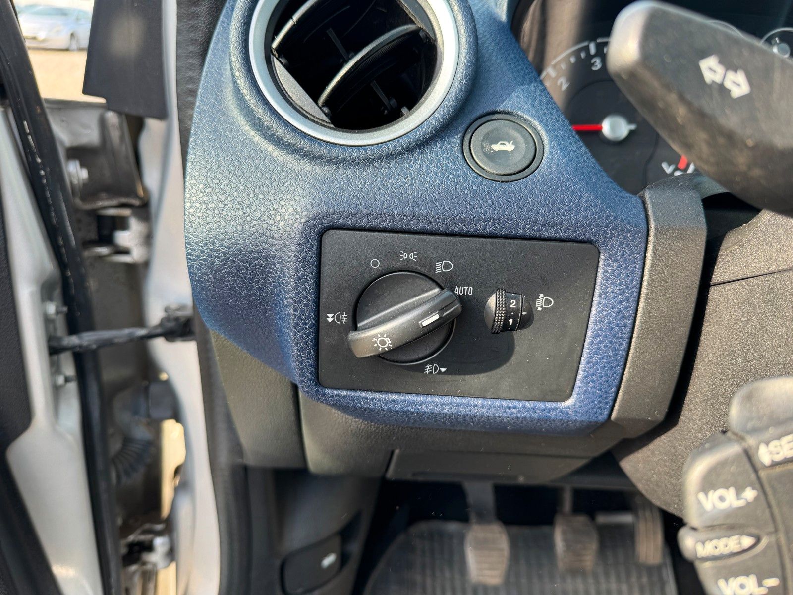 Fahrzeugabbildung Ford Fiesta**Connection**97 TKM**Klima**